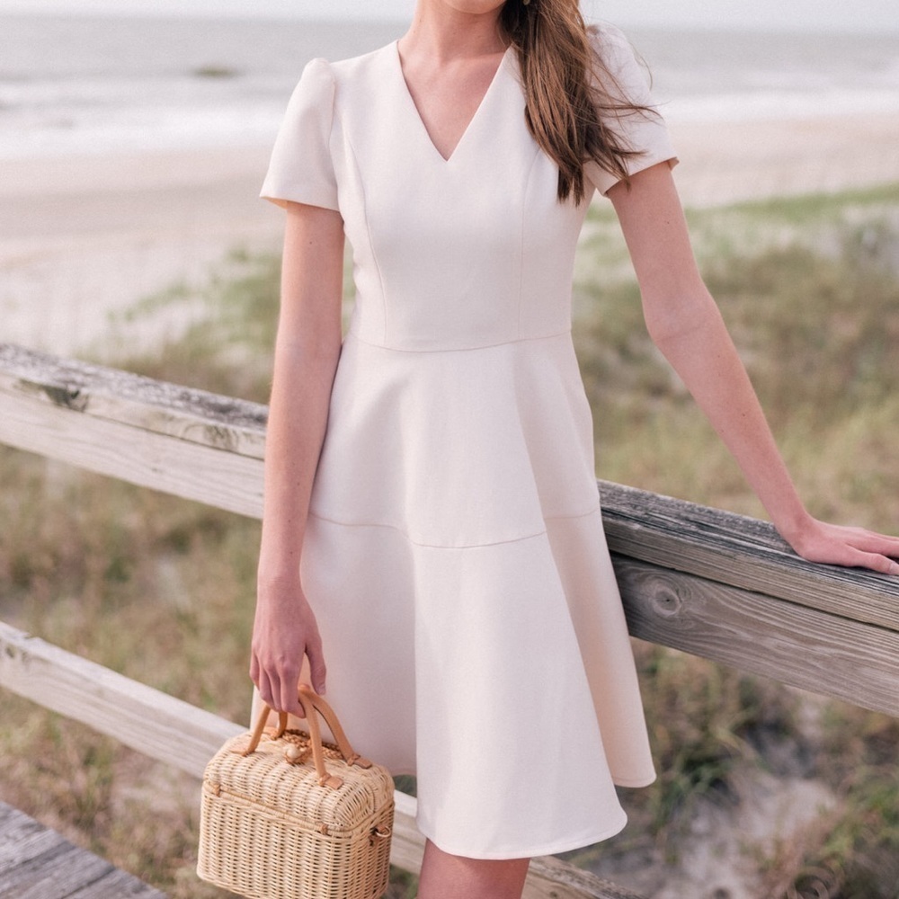 Gal Meets Glam White Kate Fit and Flare Short Sleeve V-Neck Dress Size 10 NWT